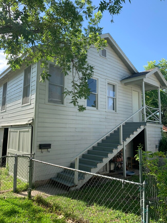 Building Photo - 1414 E Commercial St