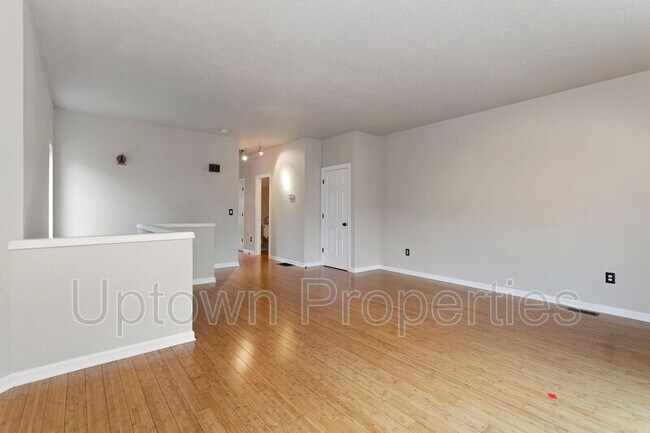 Building Photo - 3417 SW Moss St