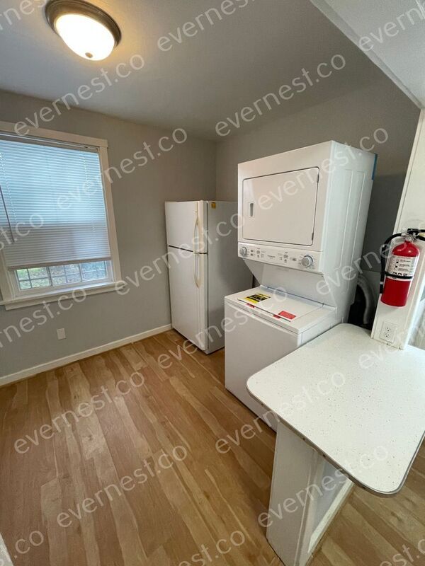 Building Photo - 3510 Rosewood Ave