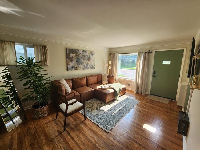 Foto del edificio - 2464 Greenfield Rd