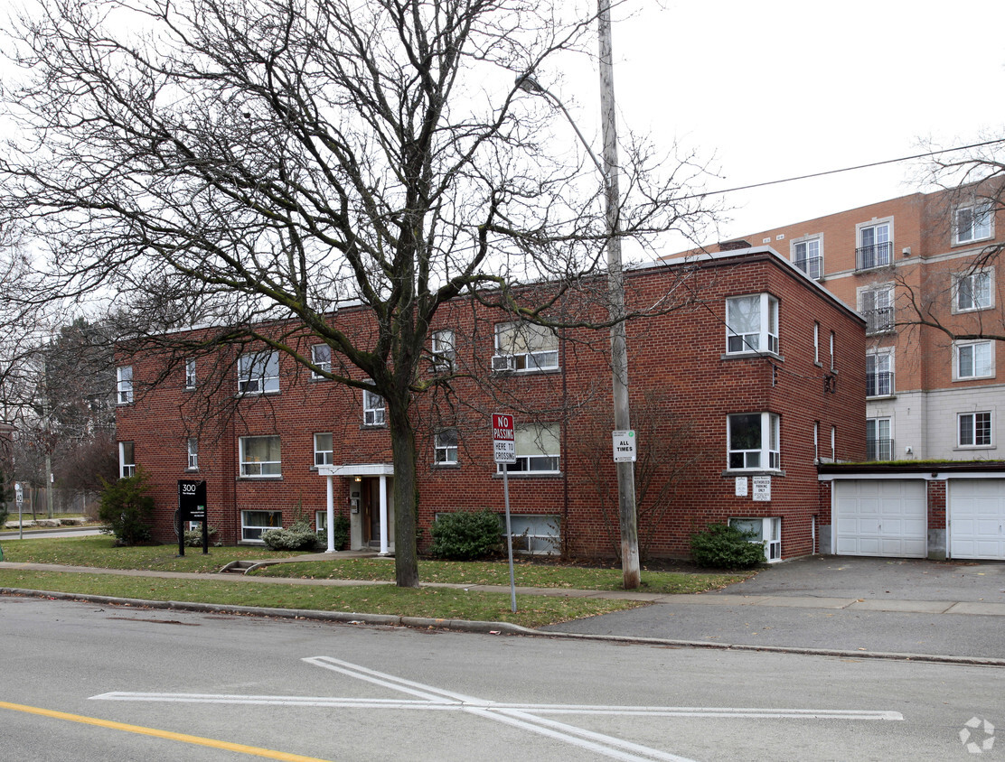 Primary Photo - Kingsway Park Apartments