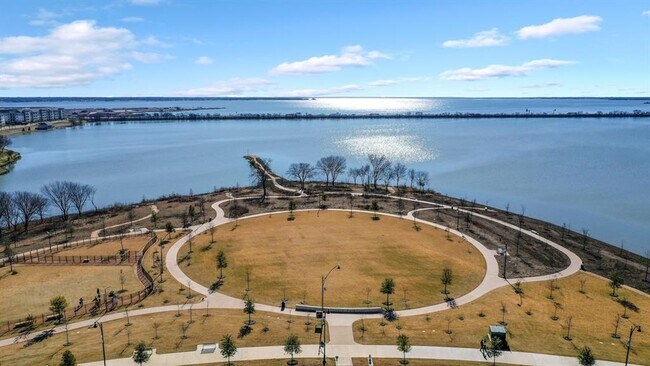Foto del edificio - 7432 Palisades Dr