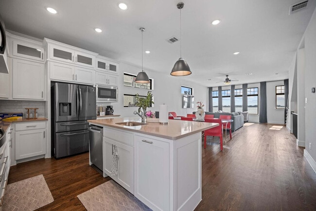 Building Photo - 516 Secretariat Dr