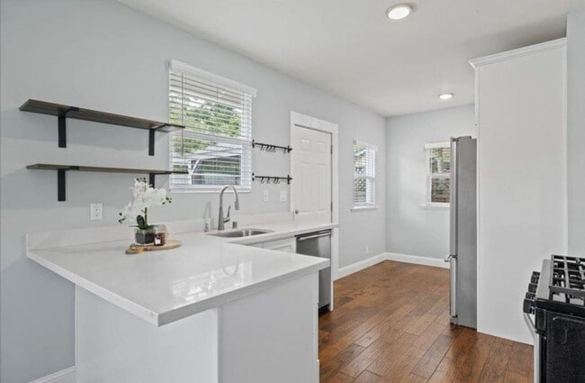 Building Photo - Charming 2BR House in Sacramento