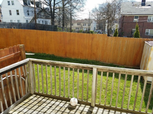 Building Photo - 92 Carlton St