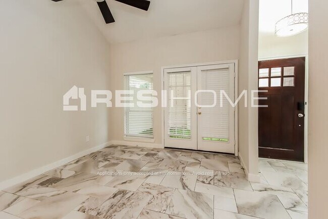 Foto del edificio - 11847 Fairpoint Dr
