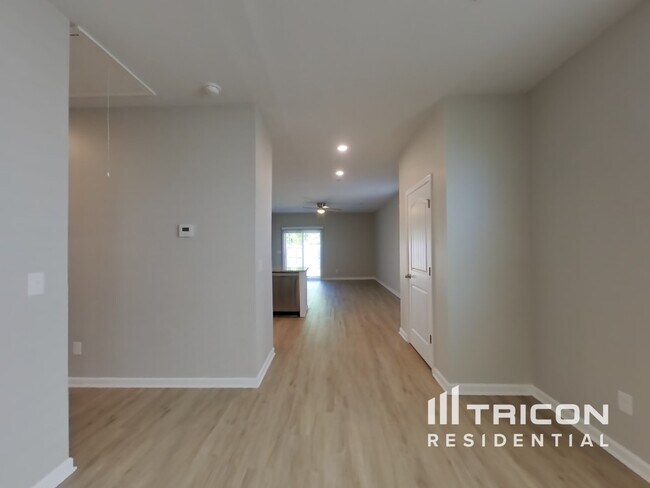 Foto del edificio - 9166 War Eagles Way