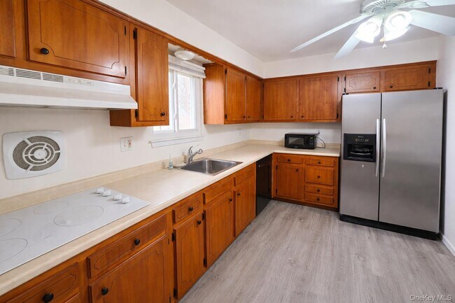 Foto del edificio - 14 Upland Dr