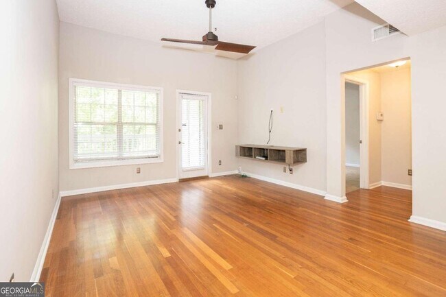 Foto del edificio - 1250 Parkwood Cir SE