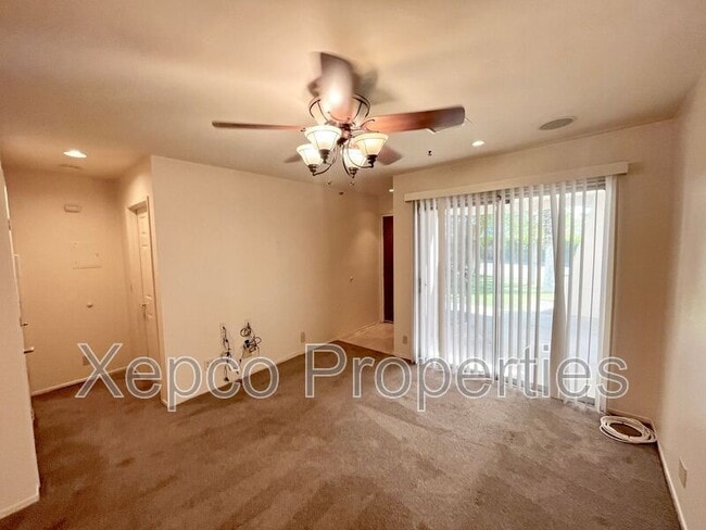 Building Photo - 420 N Villa Ct