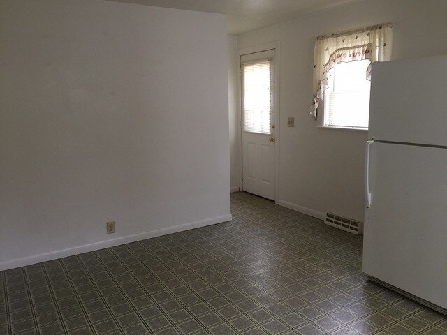 Building Photo - 226 Stiles St