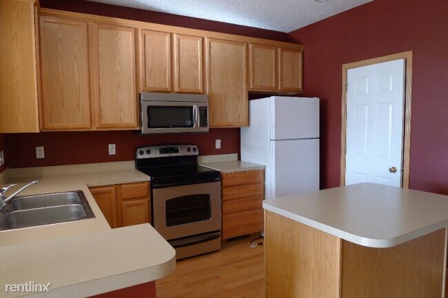 Building Photo - 2 br, 2 bath Townhome - 14590 Sumter Ave