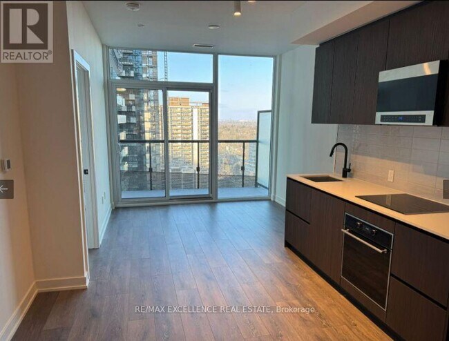 Photo du bâtiment - 117-1117 Broadway Ave
