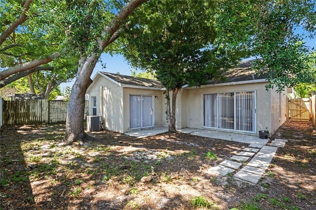 Foto del edificio - 13618 Laraway Dr