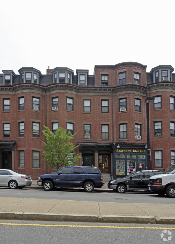 Primary Photo - 802 Tremont St