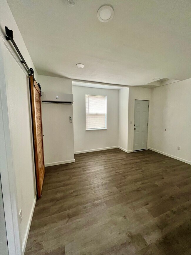 Building Photo - Beautiful 1 Bedroom 1 Bath