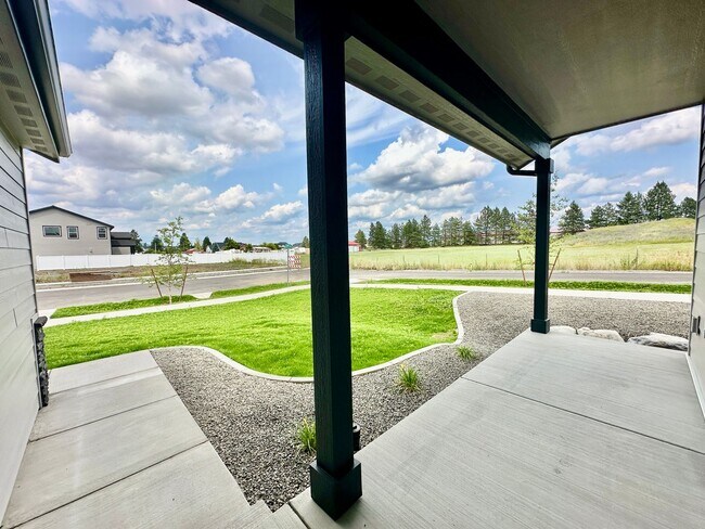 Building Photo - Newly Built 4-Bedroom Home | Chef’s Kitche...