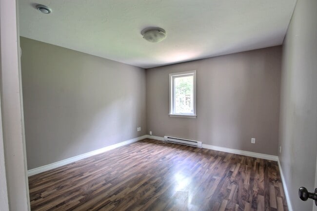 Building Photo - 236 LonsdaleUnit b