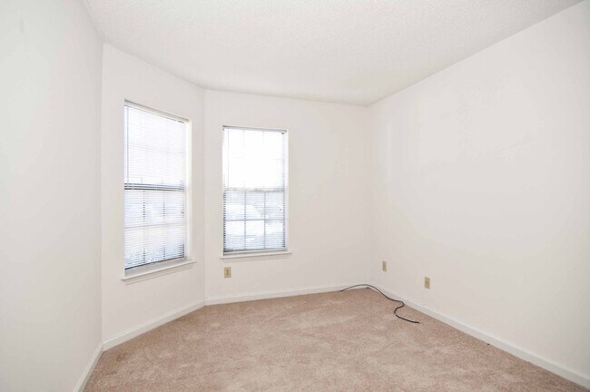 Building Photo - 1733 S 41st St