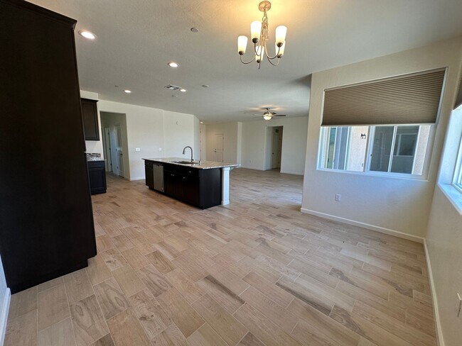 Building Photo - Newly built SE Visalia home available now ...