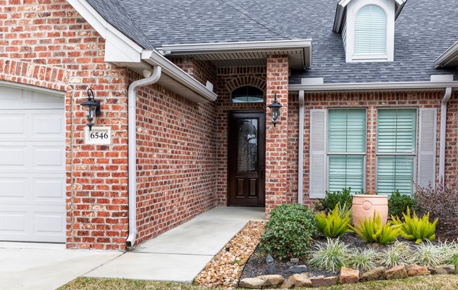 Building Photo - 6546 Pointe Park Dr