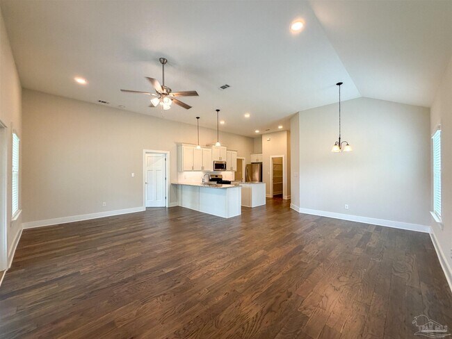 Foto del edificio - 5841 Winifred Ave