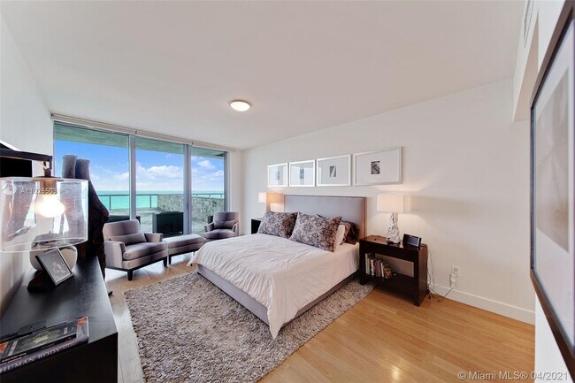 Foto del edificio - 6899 Collins Ave