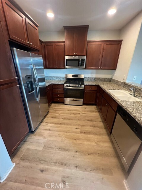 Foto del edificio - 16001 Chase Rd