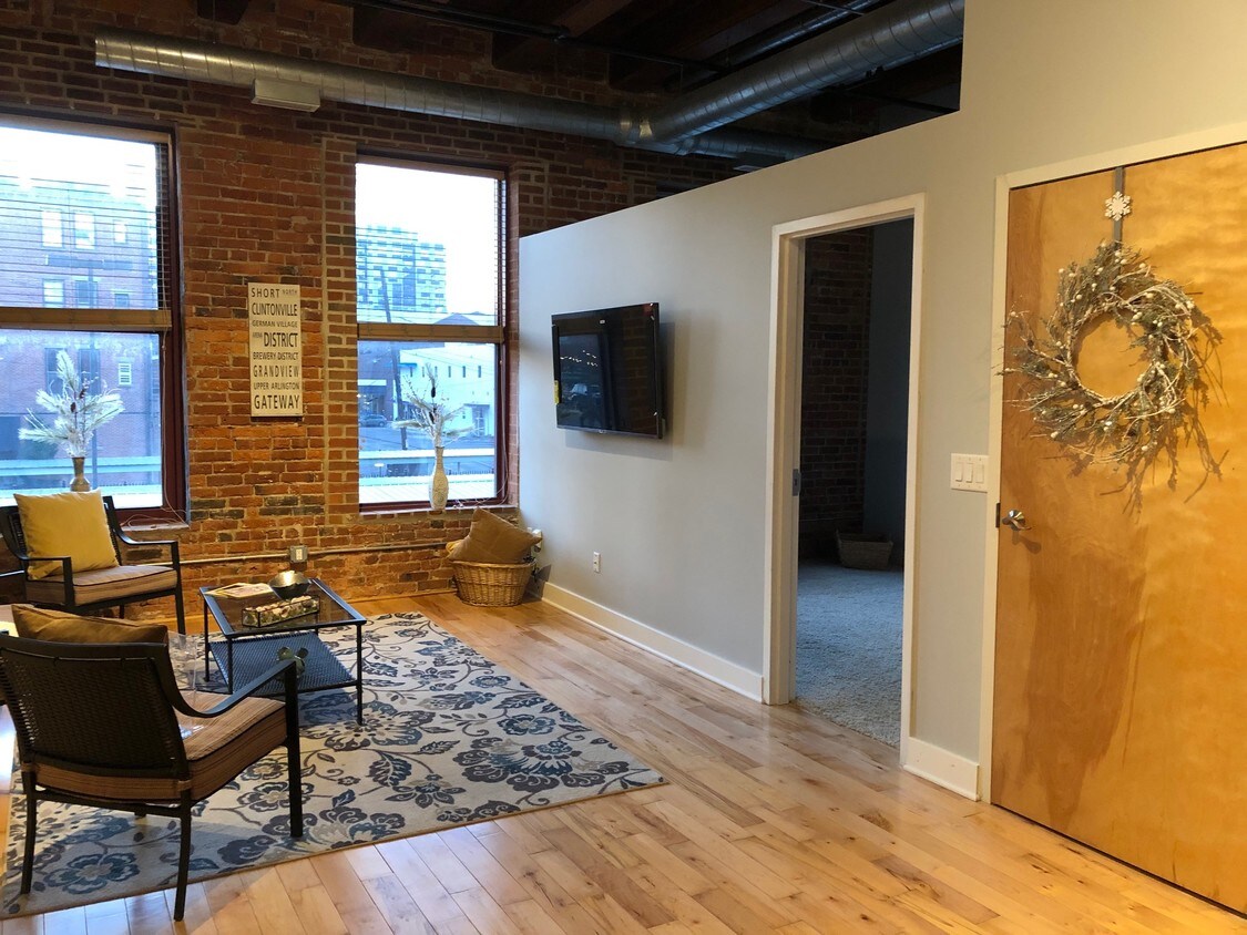 Great open space for entertaining! - 150 E Main St