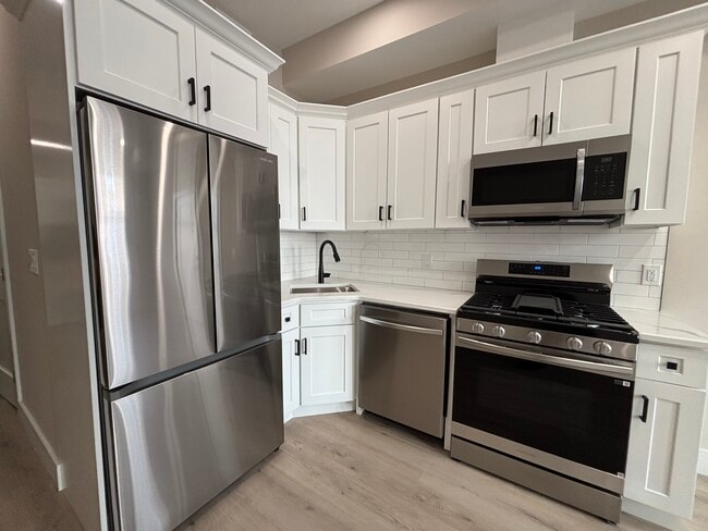 Building Photo - 130 Elm St