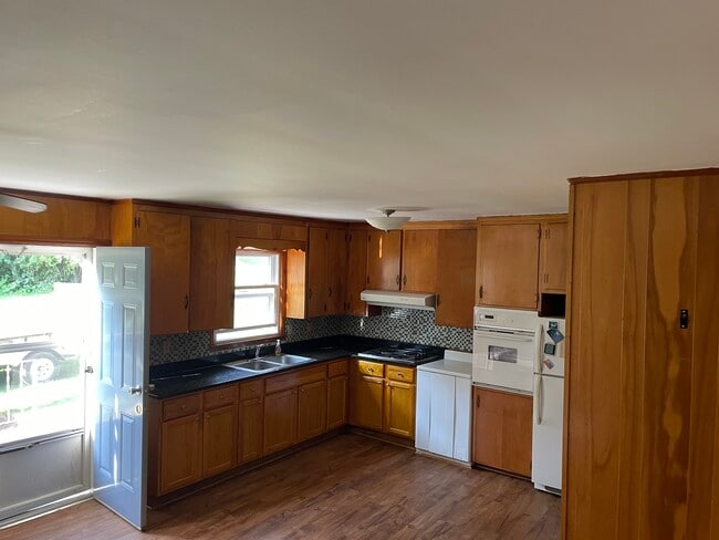 Building Photo - 403 Marlington St