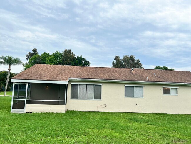 Building Photo - COZY 3 BEDROOM, 2 BATH, 1 CAR GARAGE HOME ...