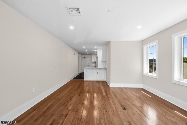Foto del edificio - 162 Closter Dock Rd