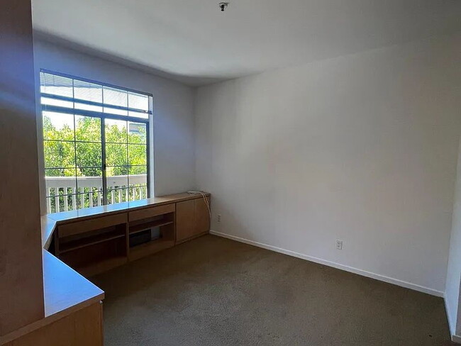 Building Photo - "Charming 1-Bedroom Retreat in Prime San Francisco Location – 730 Sq Ft of Comfort!"