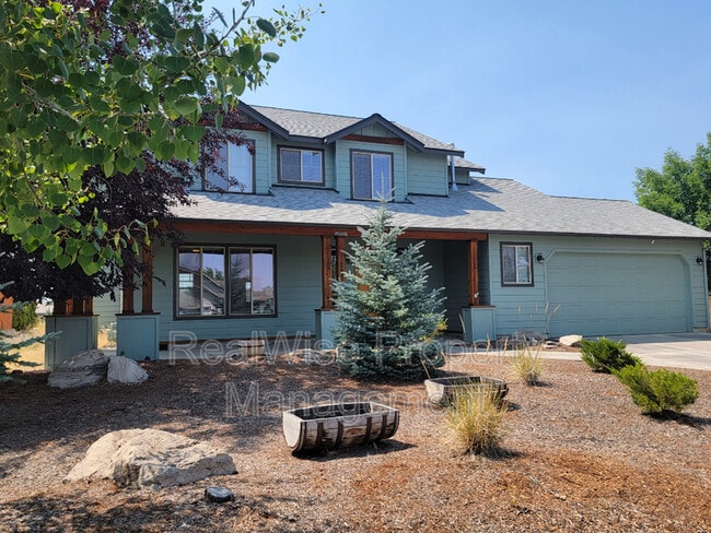 Building Photo - 2950 SW Cascade Vista Dr
