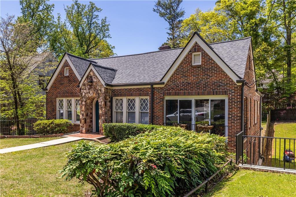 Foto principal - 1900 Ridgewood Dr NE
