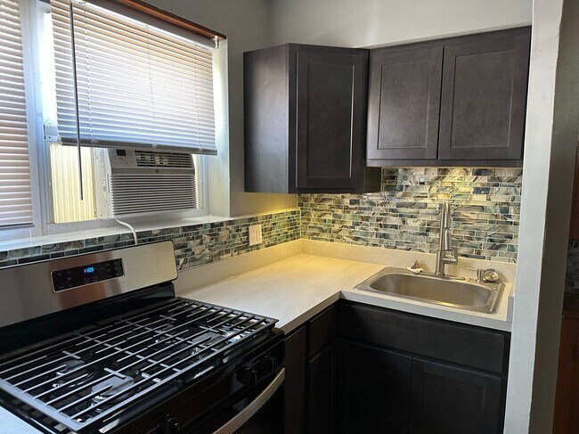 Foto del edificio - 6614 Devonshire Ave