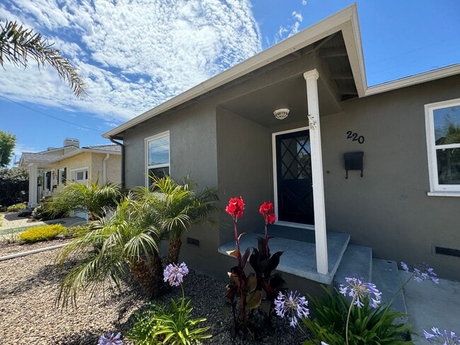 Building Photo - 220 Castaic Ave
