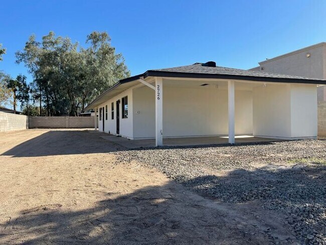 Foto del edificio - Newly Remodeled 1 Bedroom at end of culdesac, private gate