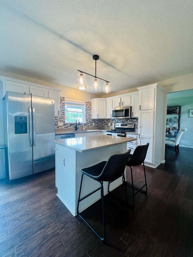 Building Photo - Beautiful 4 Bedroom Home in a Cul-De-Sac