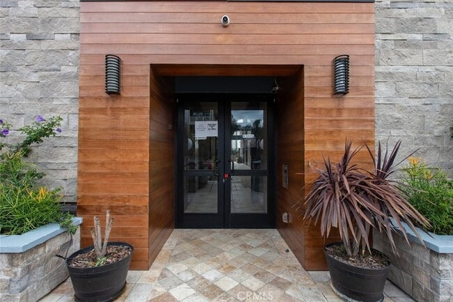 Building Photo - 330 Salem St