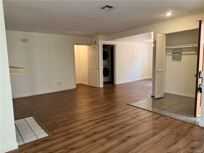 Building Photo - 451 S Oakland Ave