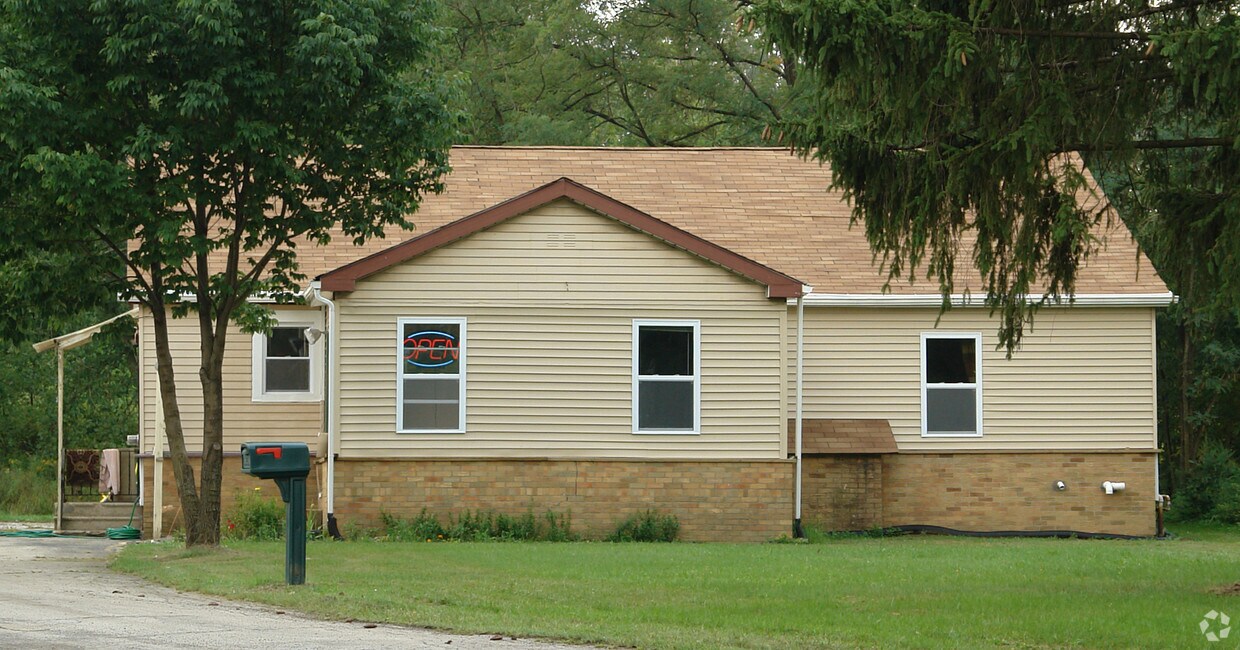 Building Photo - 39 S Main St