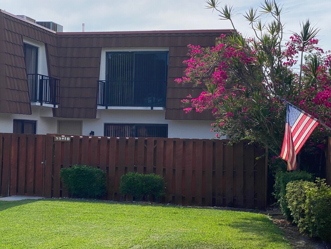 Foto principal - 3301 Spanish Wells Dr