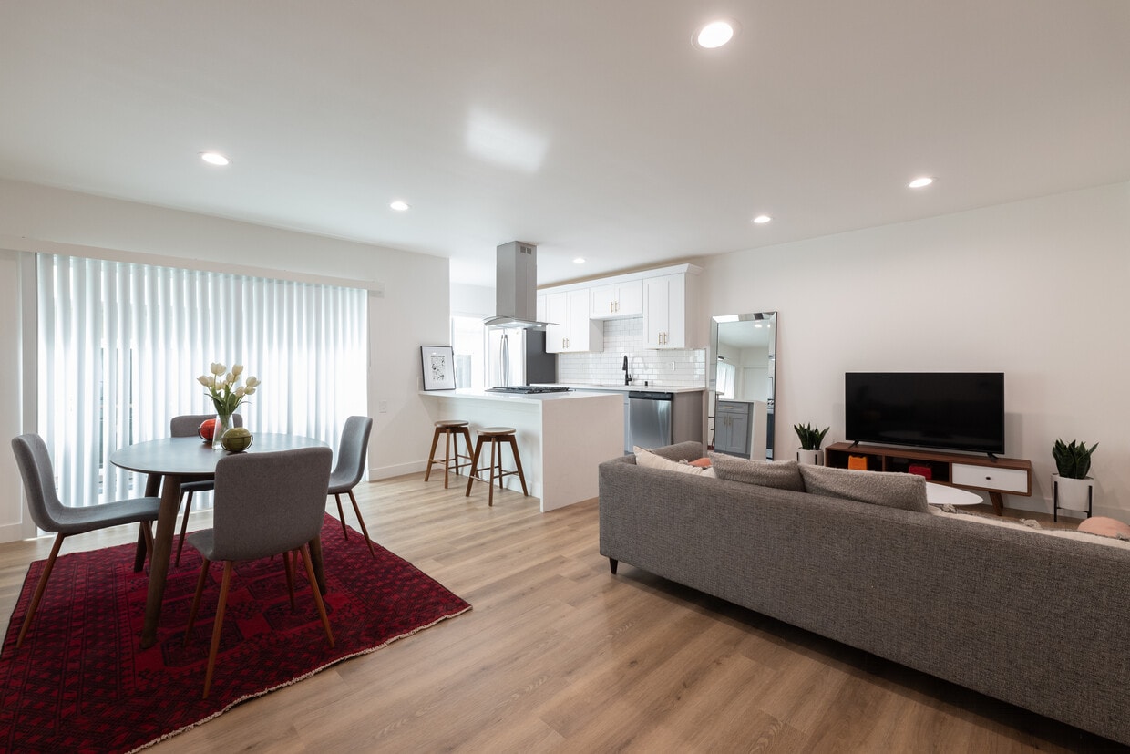 Foto principal - 1021 N Genesee Ave