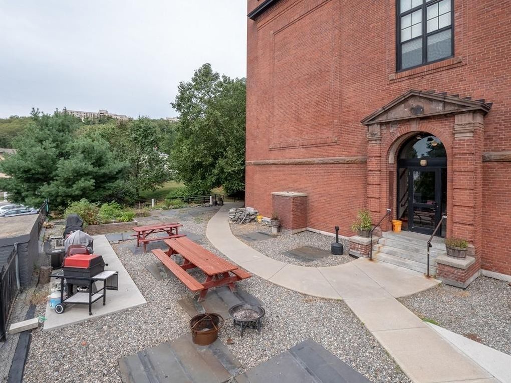 28 Adams St Unit 203, Worcester, MA 01604 Condo for Rent in Worcester