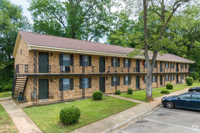 Building Photo - Woodlawn Manor