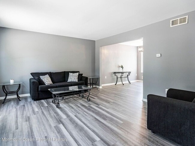 Building Photo - 19A Emerald Dr
