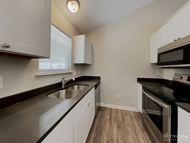 Building Photo - 1134 Summit Hills Dr