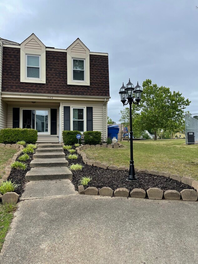 Foto principal - 1542 Jameson Dr